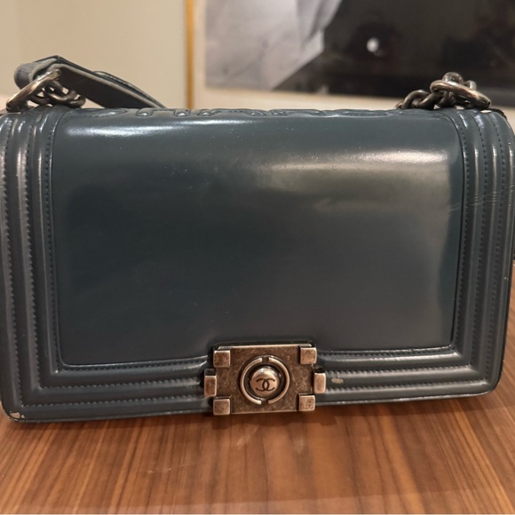 CHANEL Handbags - Chanel boy leather crossbody bag